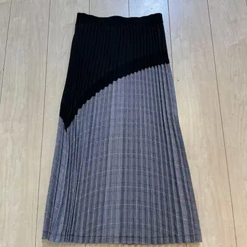 비대칭 플리츠 스커트 블랙 그레이