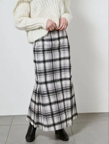 새상품급 스나이델 그라데 체크 사이드 턱 스커트