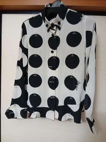 알베로베로 모노톤 사과 블라우스