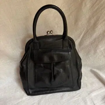 블랙 가죽 핸드백