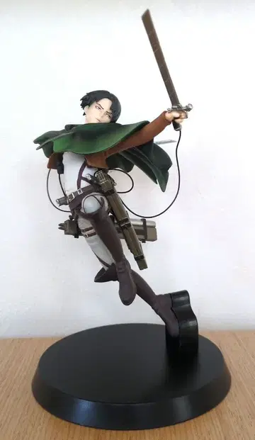 진격의 거인 리바이 액션 포즈 피규어