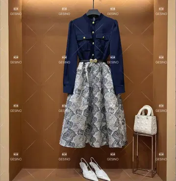 네이비 긴팔 무릎 기장 원피스