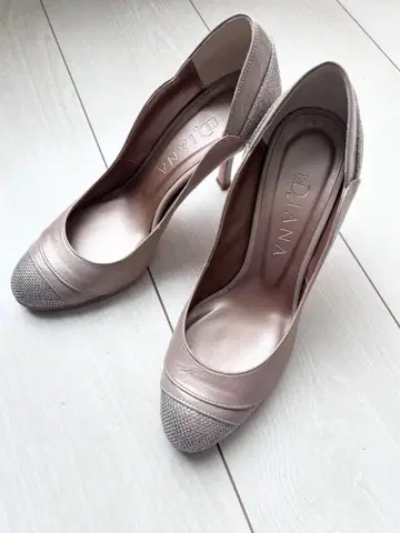 DIANA 글리터 펌프스 23cm