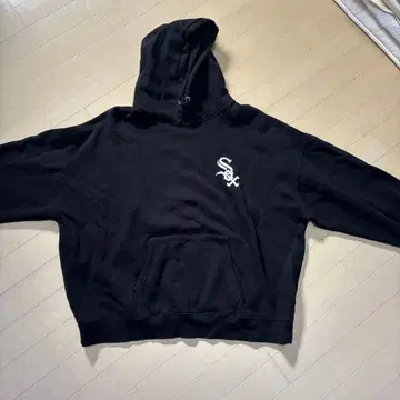 MLB 로고 자수 블랙 후드 부착 후드티