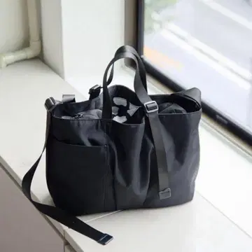 완판템 미사용 새상품 이아파피요네 조절 토트백 가로형 블랙