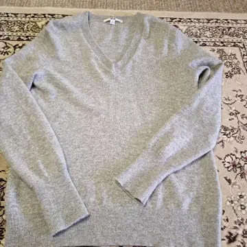 UNIQLO 그레이 캐시미어 V넥 스웨터 M 사이즈