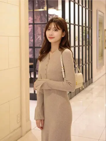 새상품급 프론트 버튼 플레어 니트 원피스 HOLIDAY&HOLIDAY