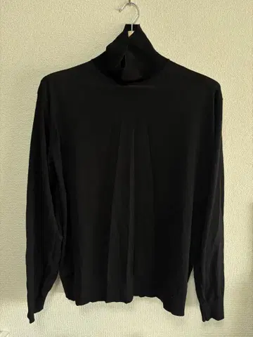 AURALEE 블랙 터틀넥 스웨터 3