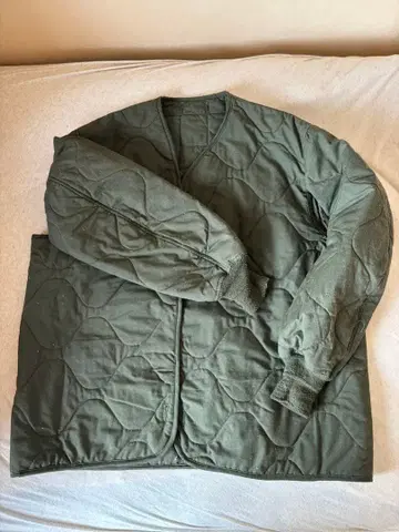 올리브 그린 퀼팅 자켓