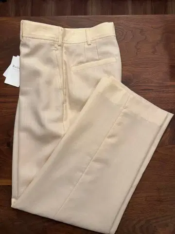 보르지 TOMORROWLAND 세미 와이드 팬츠 내추럴 화이트