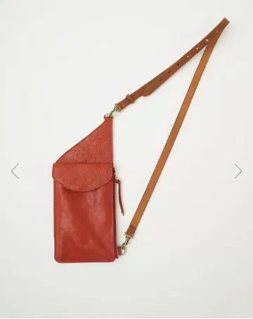 [이번 시즌] 팔라스 팰리스 소가죽 숄더 파우치