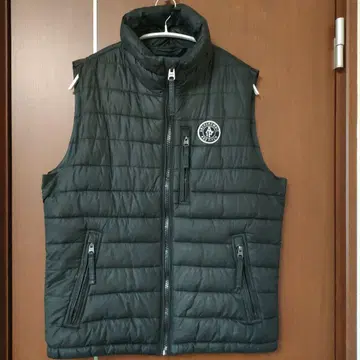 Abercrombie & Fitch 블랙 다운 베스트