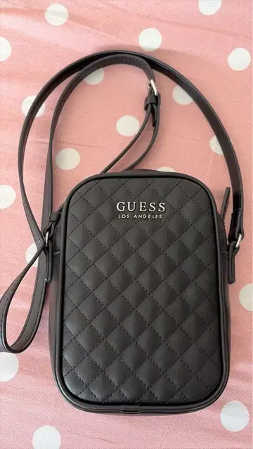 GUESS 블랙 숄더백
