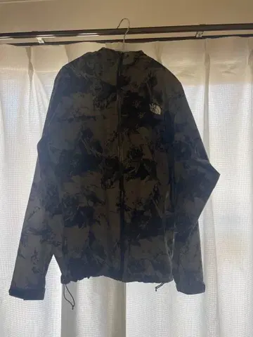 THE NORTH FACE 카모 패턴 나일론 자켓