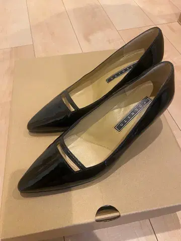 에나멜 스틸레토 힐 22.5cm 블랙