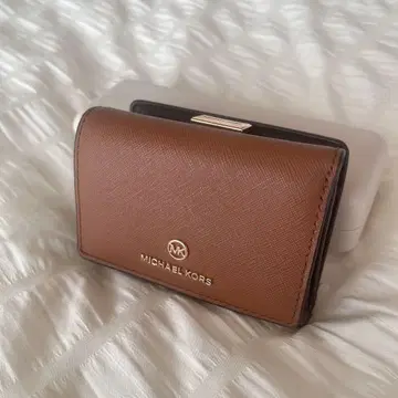 마이클코어스 3단 폴더형 지갑