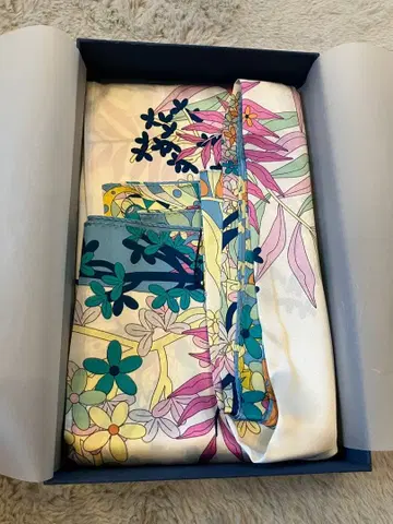 꽃무늬 실크 터치 스카프