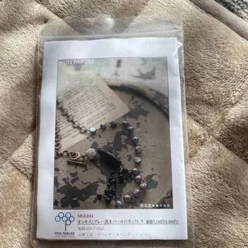 MONPARURE 오닉스와 그레이 담수 펄 목걸이