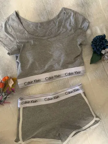 Calvin Klein 그레이 숏팬츠 세트 M 사이즈