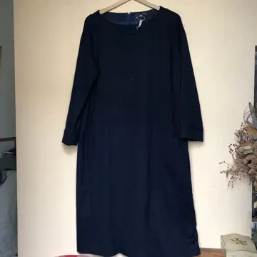 새상품급 ADIEUTRISTESSE 울 원피스 네이비 38 외주 클리닝