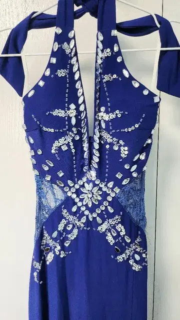 비즈 장식 홀터넥 드레스 (블루/파랑)