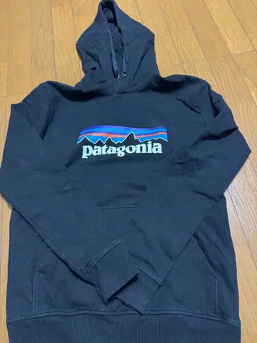 patagonia 블랙 후드티 S 사이즈