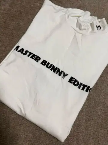미사용 MASTER BUNNY EDITION 모크넥 T 사이즈 5