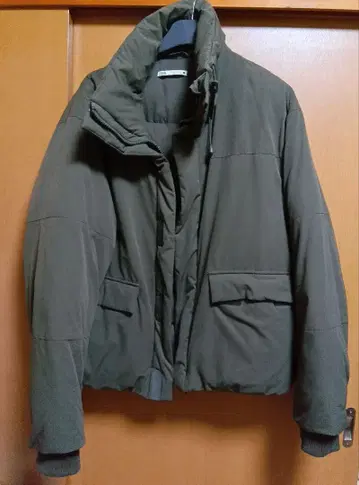 ZARA 올리브 그린 다운 자켓 M