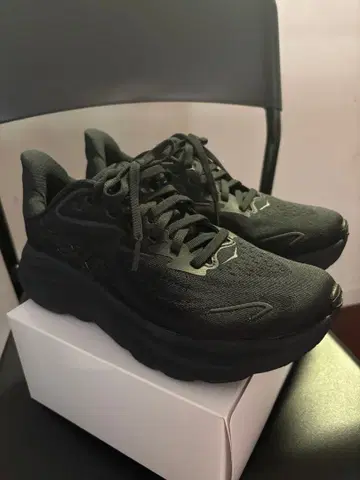 호카오네오네 스니커즈 블랙 23.0cm