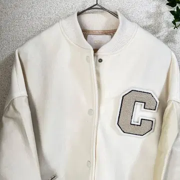 Chico 화이트 C 로고 바시티 자켓 프리