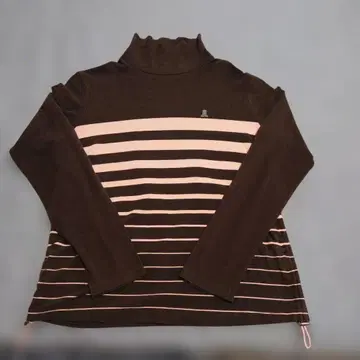 브라운과 핑크 스트라이프 하이넥 스웨터