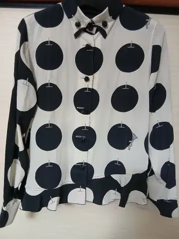 알베로베로 모노톤 사과 블라우스