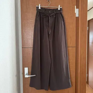 카스타네 이번 시즌 슬랙스 팬츠