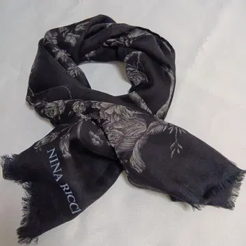 니나리치 꽃무늬 스카프 블랙