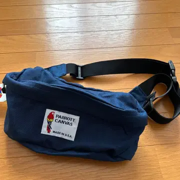 새상품 파 캠퍼스 바디백 네이비 웨스트 파우치