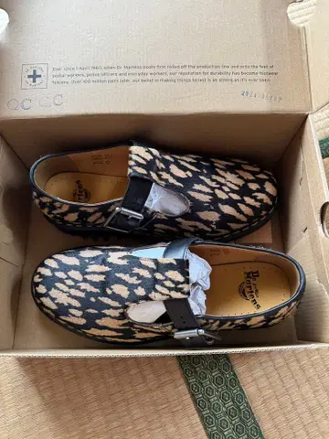 Dr. Martens t-bar shoe UK8