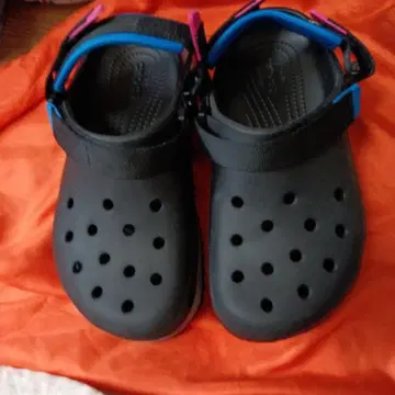 블랙 클로그 샌들 스트랩 포함