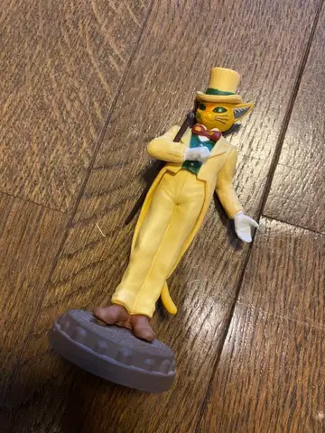 귀를 기울이면 바론 피규어