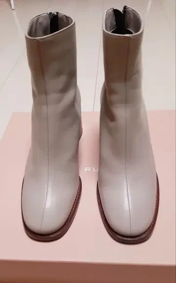 미사용 새상품 포비오 루치아 백 지퍼 숏부츠 37