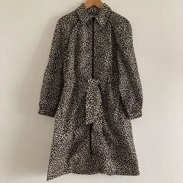 A.P.C. 레오파드 무늬 나일론 코트 36