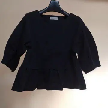 GILFORD 블랙 페플럼 5부 소매 셔츠