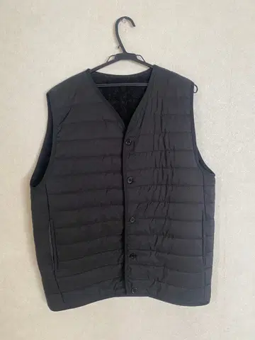 블랙 퀼팅 베스트 슬리브리스