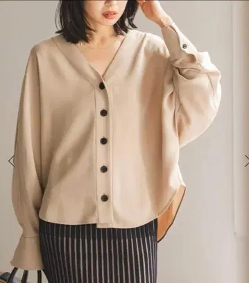 NOBLE 에스테르 더블 크로스 가디건 블라우스 노블 베이지 셔츠