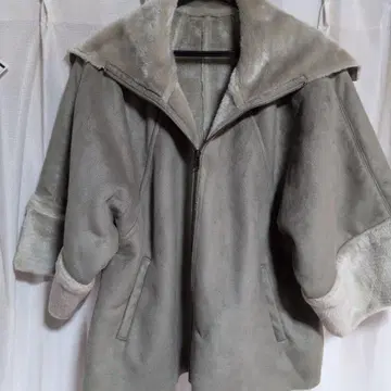 그레이 후드 부착 자켓 인조 모피 부착