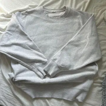 라이트 그레이 크루넥 맨투맨