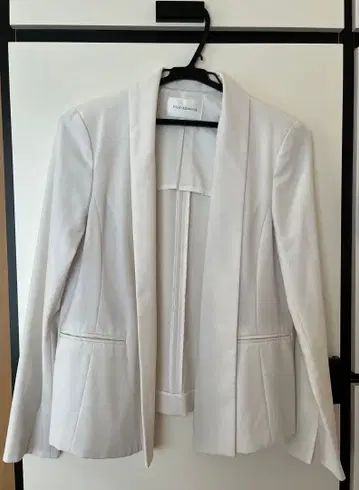 [ 미사용 새상품 ] 핑키앤다이안 무지 테일러드 자켓 화이트