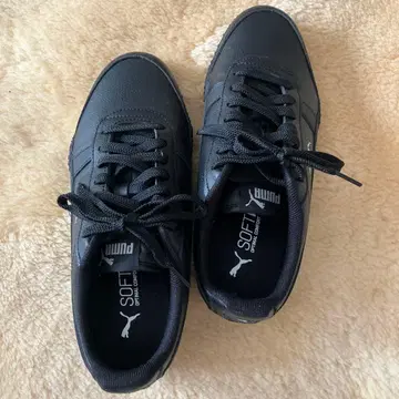 PUMA 블랙 스니커즈