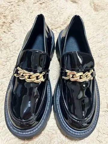 블랙 로퍼 골드 체인 포함