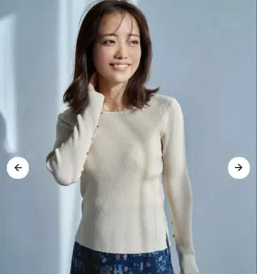 아이보리 긴팔 니트 스웨터