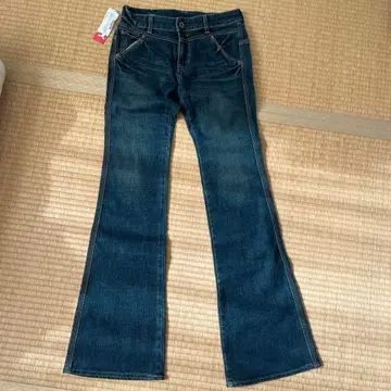 Queen's Low Triple 부츠컷 데님 밥슨